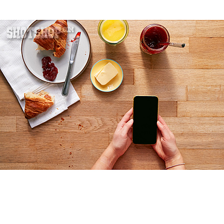 
                Frühstück, Morgens, Smartphone, Süßes Frühstück                   