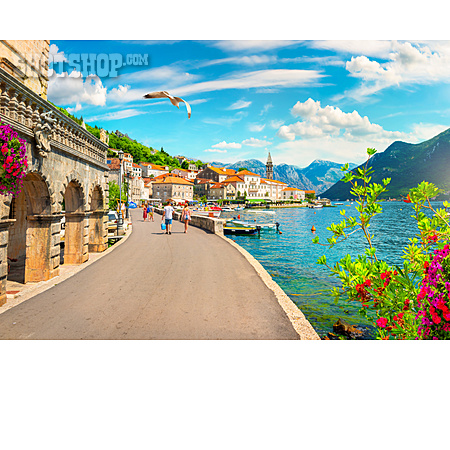 
                Promenade, Perast                   