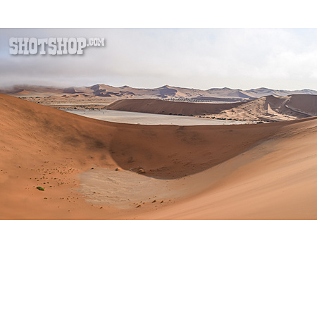 
                Sanddüne, Sossusvlei, Wüste Namib                   
