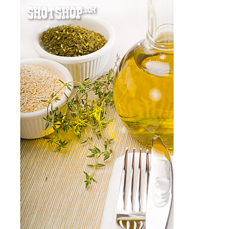
                Olivenöl, Gewürze                   