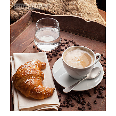 
                Kaffee, Croissant                   