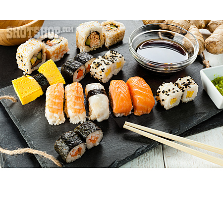 
                Sushi, Sushiplatte, Japanische Küche                   