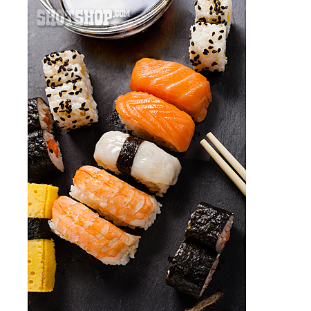
                Maki, Sushiplatte, Inside-out-rolls, Nigiri-sushi                   