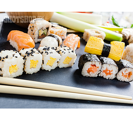 
                Maki, Inside-out-rolls, Tamagoyaki, Nigiri-sushi                   