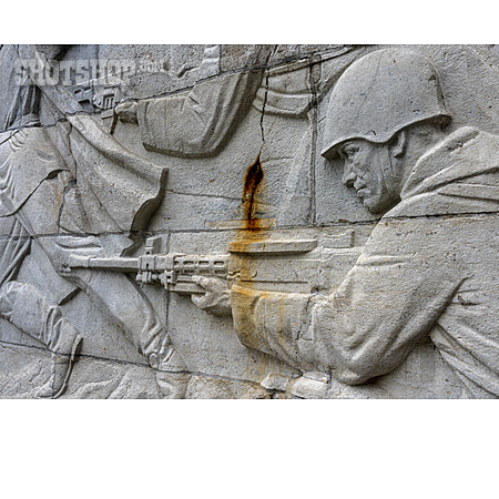 
                Maschinengewehr, Gedenkstätte, Sowjetisches Ehrenmal, Rote Armee                   