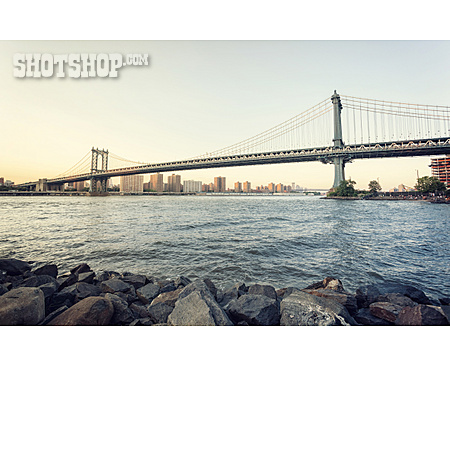 
                New York, Brooklyn Bridge, East River                   