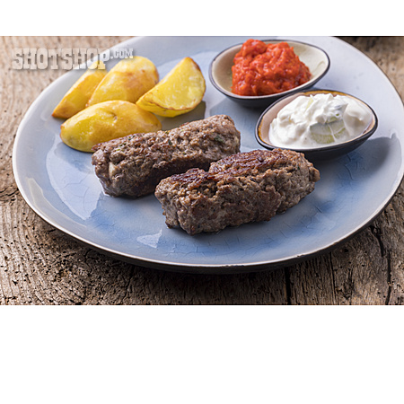 
                Abendessen, Griechische Küche, Bifteki                   