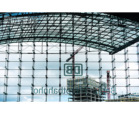 
                Glasfassade, Hauptbahnhof                   