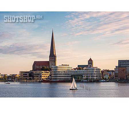 
                Warnow, Petrikirche, Rostock                   