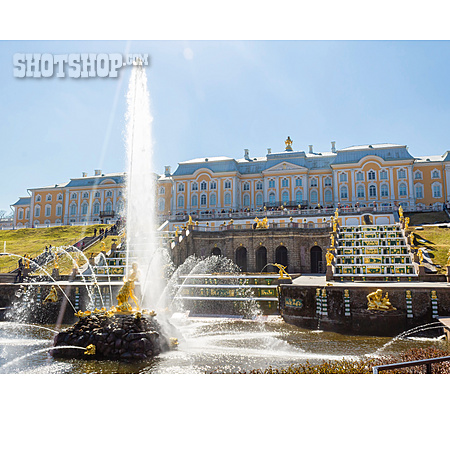 
                Parkanlage, Wasserfontäne, Sankt Petersburg, Schloss Peterhof                   