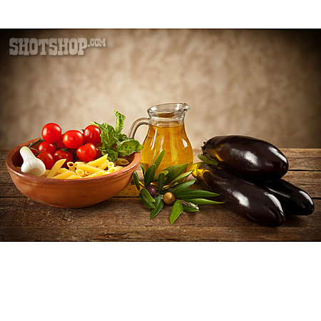 
                Olivenöl, Aubergine, Italienische Küche, Kochzutaten                   