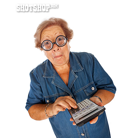 
                Seniorin, Taschenrechner, Rechnen, Berechnen                   
