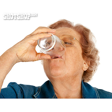 
                Seniorin, Trinken, Wasser, Durstig                   