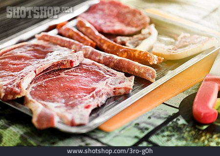
                Roh, Grillfleisch, Rib-eye-steak                   