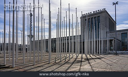 
                Fahnenmast, Messegebäude, Hammarskjöldplatz                   