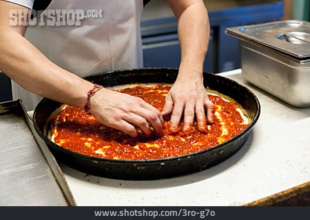 
                Zubereitung, Tomatensauce, Pizzateig                   