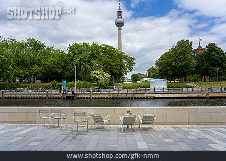 
                Berlin, Fernsehturm, Spree, Uferpromenade                   