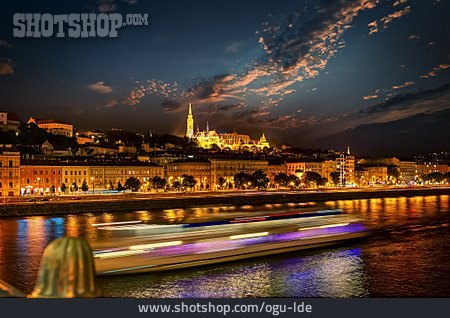 
                Donau, Budapest, Burgpalast                   