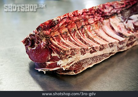 
                Rohes Fleisch, Rib-eye-steak, Zwischenrippenstück                   