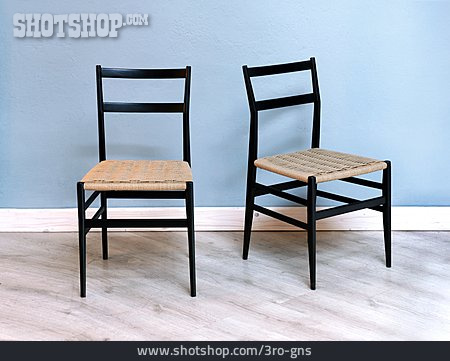 
                Stuhl, Holzstuhl, Sitzmöbel                   