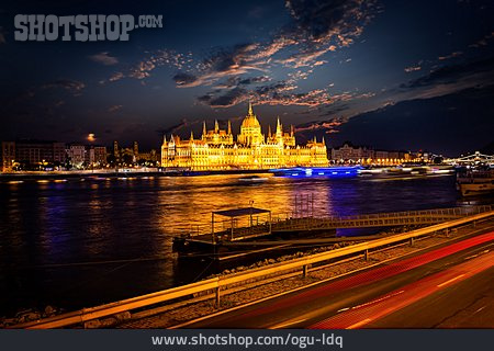 
                Parlamentsgebäude, Donau, Budapest                   
