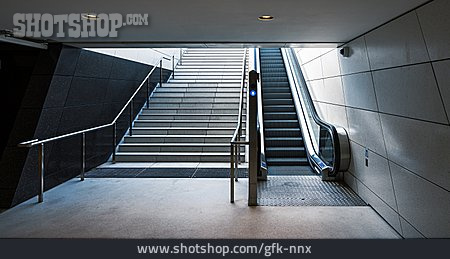 
                Rolltreppe, U-bahnstation, Treppenstufen                   