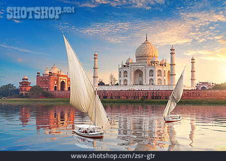 
                Segelboot, Taj Mahal, Yamuna                   