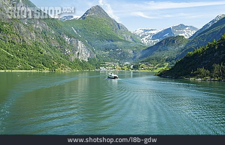 
                Fährschiff, Geirangerfjord                   