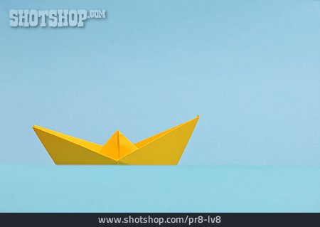 
                Boot, Papierschiff                   