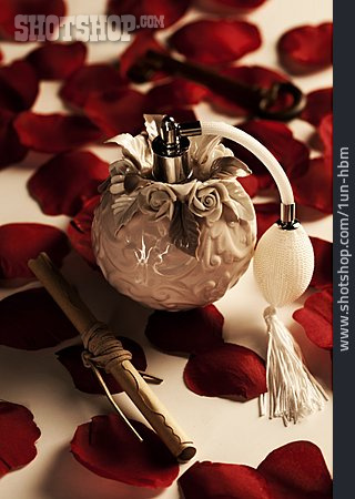 
                Rosenblätter, Romantisch, Liebesbrief, Parfümflasche                   