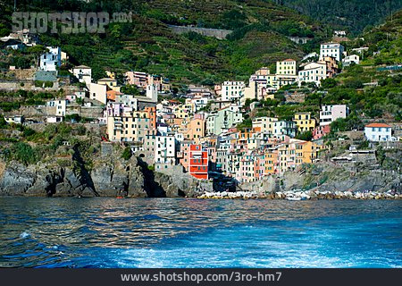 
                Küstenort, Cinque Terre, Riomaggiore, Italienische Riviera                   