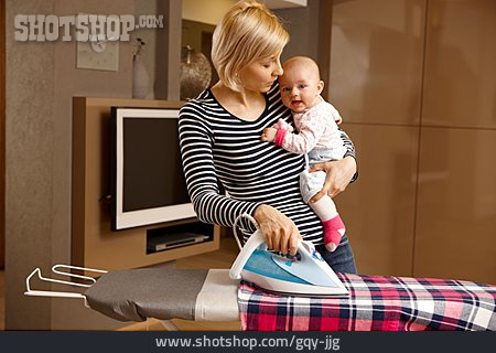 
                Baby, Hausarbeit, Hausfrau, Multitasking                   