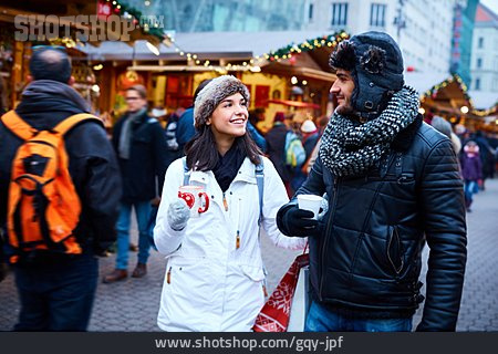 
                Paar, Winter, Weihnachtsmarkt                   