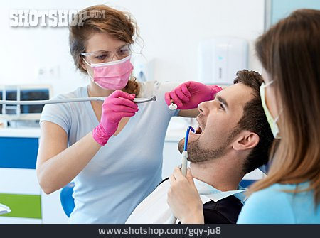 
                Zahnbehandlung, Bohren, Zahnarztpraxis, Zahnärztin                   