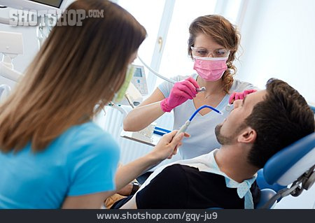 
                Zahnbehandlung, Patient, Bohren, Zahnärztin, Zahnarzthelferin                   