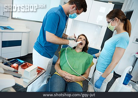 
                Zahnbehandlung, Patientin, Zahnarztpraxis                   