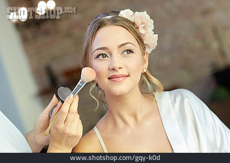 
                Makeup, Braut, Schminken, Auftragen                   
