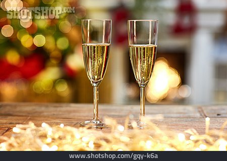 
                Sparkling, Champagne Glass, Champagne                   