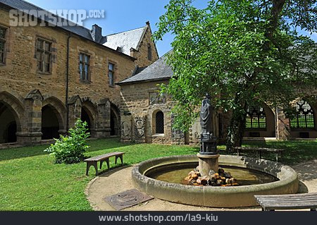 
                Fountain, Courtyard, Merseburg Cathedral                   