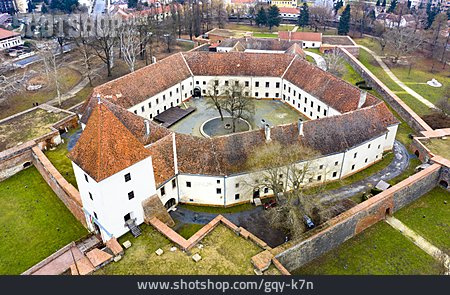 
                Wasserschloss, Sarvar, Schloss Nadasdy                   