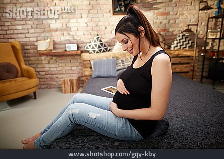 
                Woman, Relaxed, Pregnant, Pregnant                   