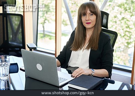
                Geschäftsfrau, Büro, Schreibtisch                   