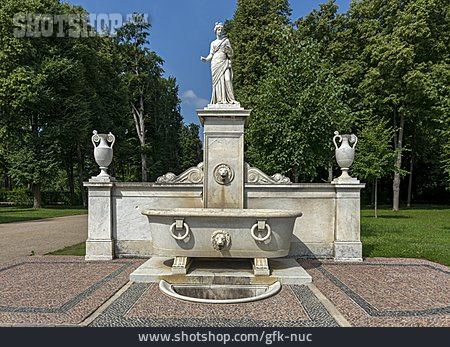 
                Brunnen, Park Sanssouci                   