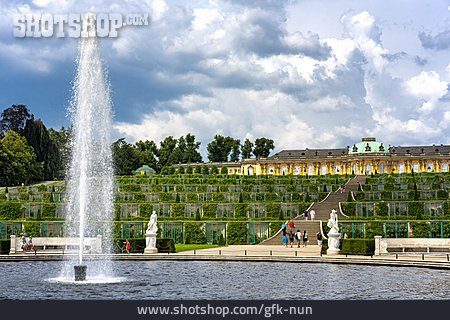 
                Springbrunnen, Schlosspark, Schloss Sanssouci                   