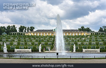 
                Springbrunnen, Schlosspark, Schloss Sanssouci                   