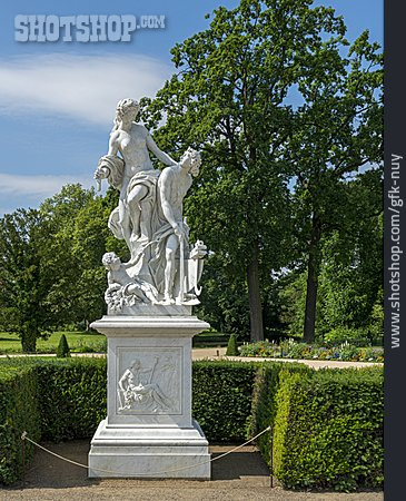 
                Skulptur, Schlosspark, Sanssouci                   