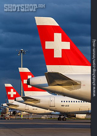
                Flugzeug, Swiss                   