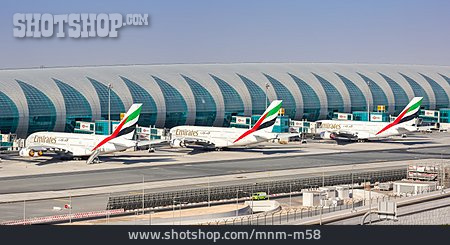 
                Flugzeug, Flughafen, Emirates                   