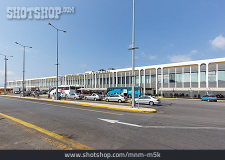 
                Terminal, Flughafen Iraklio                   