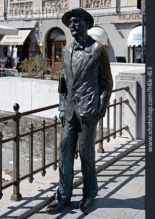 
                Bronzeskulptur, James Joyce                   